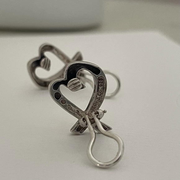 Vintage Tiffany & Co Paloma Picasso Loving Heart Earrings. - Picture 9 of 12